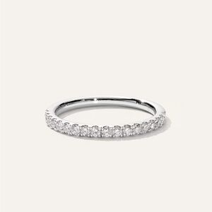 Elegant 14k Diamond Band Ring